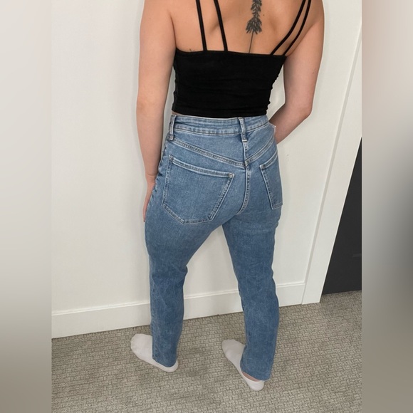 Old Navy Straight leg High Rise Jeans NEVER WORN - Picture 5 of 6